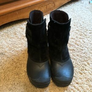 Black, North Face lined boots.